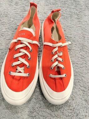 Lisa Vicky  Low Top Sneakers